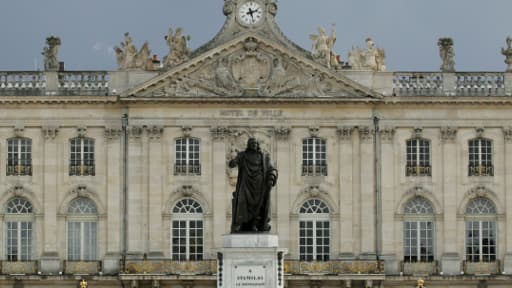 La place Stanislas de Nancy a été le théâtre de heurts entre jeunes et CRS lors de la fête du Père Cent.