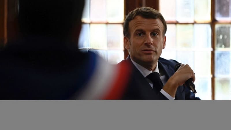 Le président de la République clôture son déplacement de deux jours dans le département du Lot, ici à Martel le 3 juin 2021.