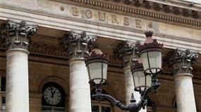 Les Bourses européennes ont fini en hausse au terme d'une séance de nouveau très volatile, encore marquée par des spéculations sur le risque systémique que pourraient faire courir les banques françaises à l'économie de la zone euro. A Paris, le CAC 40 a g