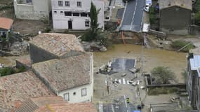 Suite aux importantes inondations, le pont de Villegailhenc (Aude) s'est écroulé le 15 octobre dernier.