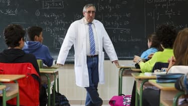La France consacre 2,4% de son PIB à l'enseignement secondaire mais compte un faible taux de diplômés.