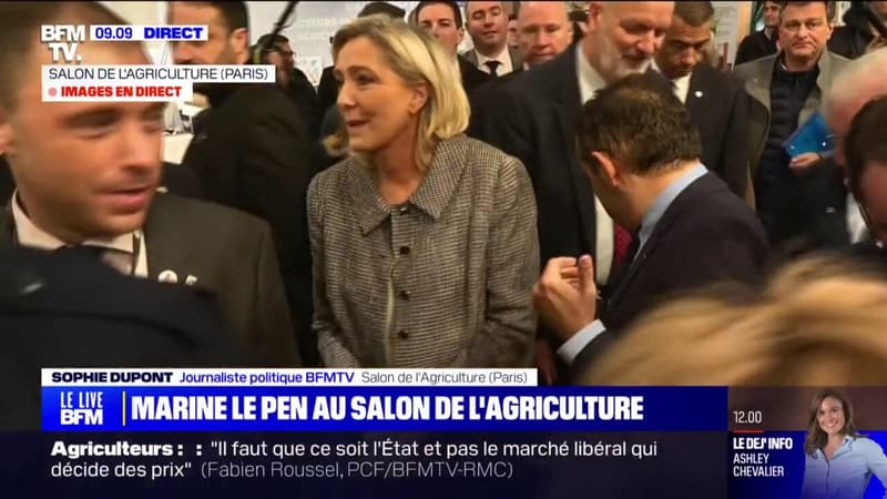 Marine Le Pen est arrivée au Salon de l'agriculture pour une déambulation auprès des agriculteurs
