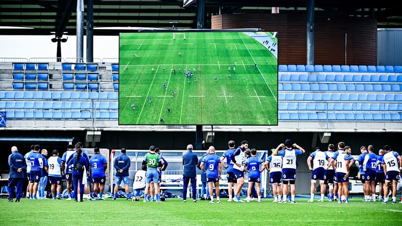 XV de France: pourquoi le staff des Bleus a installé un écran géant en bord de terrain à Marcoussis