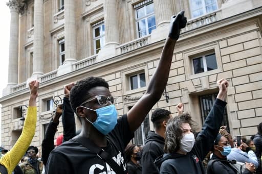 Manifestation contre le racisme et les violences policières près de l'ambassade des Etats-Unis à Paris, le 6 juin 2020 Manifestation contre le racisme et les violences policières près de l'ambassade des Etats-Unis à Paris, le 6 juin 2020