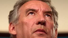 François Bayrou pointe du doigt les médias français et "exige" de la chaîne publique France 2 qu'elle organise un débat entre les dix candidats à l'Elysée sous peine de saisir le Conseil supérieur de l'audiovisuel (CSA) ou le Conseil d'Etat. /Photo prise