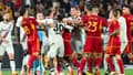 La bagarre entre plusieurs joueurs du Bayer Leverkusen et l'AS Roma, le 2 mai 2024