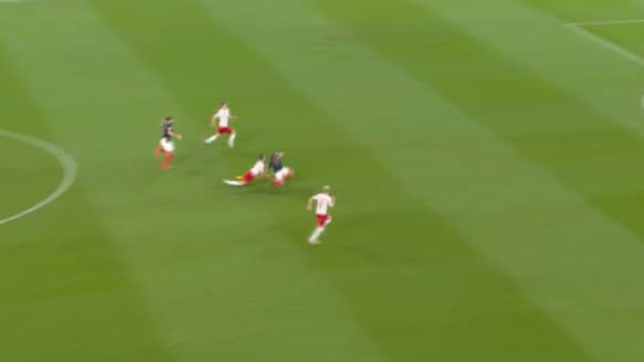 La faute de Christensen sur Mbappé lors de France-Danemark La faute de Christensen sur Mbappé lors de France-Danemark