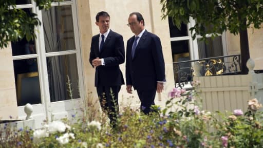 Manuel Valls et François Hollande dans le jardin de l'Elysée, le 16 juillet 2015