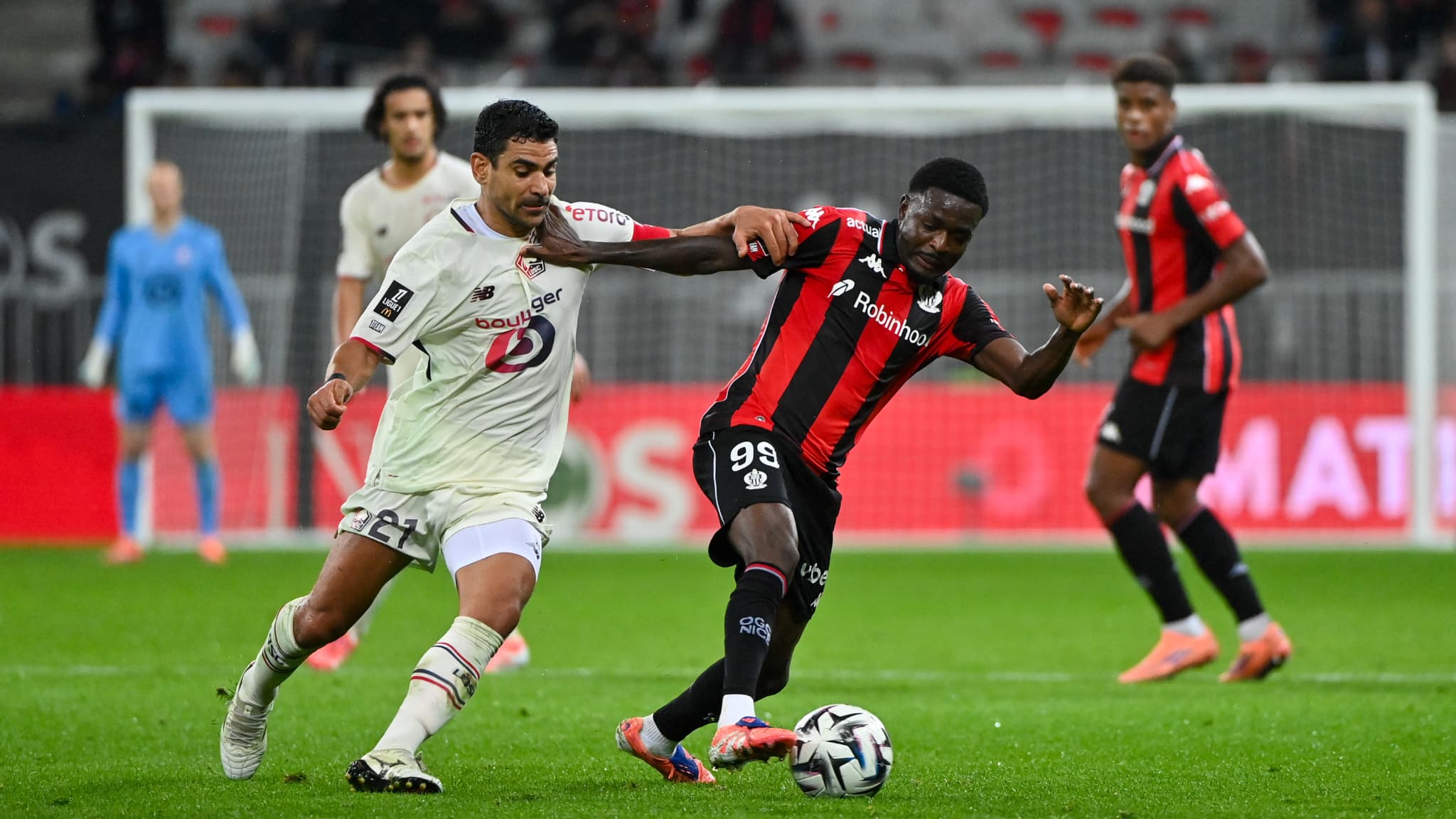 Duel entre joueurs de Lille et Nice