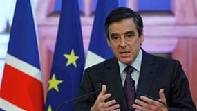 Le Premier ministre François Fillon a rompu jeudi avec la prudence observée jusqu'à lors par le gouvernement, dénonçant le recours "disproportionné" à la violence face à la contestation du pouvoir en Tunisie. Une vingtaine de civils ont été tués depuis le