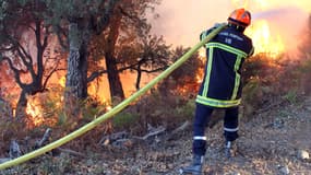 Pompier luttant contre le feu en Corse. (Illustration)