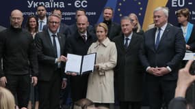 Le ministre des Affaires étrangères ukrainien Andriï Sybiga avec ses homologues européens à Lviv, en Ukraine, ce vendredi 9 mai 2025. 
