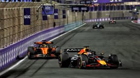 Max Verstappen (Red Bull) et Oscar Piastri (McLaren) lors du Grand Prix d'arabie saoudite, 20 avril 2025