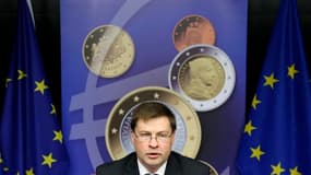 Conférence de presse à Bruxelles du Premier ministre letton Valdis Dombrovskis. Les ministres des Finances de l'Union européenne ont donné mardi leur feu vert à l'adoption par la Lettonie de l'euro au 1er janvier 2014. Le taux de change a été fixé à 0,702