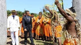 Au terme d'une visite de deux jours et demi, Nicolas Sarkozy a réaffirmé dimanche son attachement au maintien de la Nouvelle-Calédonie dans la France mais il s'est engagé à accompagner loyalement le dialogue engagé par les communautés du territoire pour d