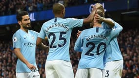 Bernardo Silva est félicité par ses coéquipiers