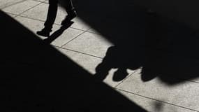 La municipalité de Mulhouse expérimente un "analyseur de flux" mis au point par un laboratoire alsacien pour comprendre les déambulations des piétons. Cette caméra dotée d'un moteur d'intelligence artificielle repère et comptabilise les trajectoires humai