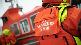 Un volontaire de la SNSM à Saint-Vaast-la-Hougue (Manche), le 11 mars 2023 