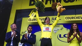 Tadej Pogacar sur le podium du maillot jaune après la 18e étape du Tour de France, le 24 juillet 2025
