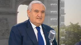 Jean-Pierre Raffarin juge l'agression d'un militant d'extrême gauche "révoltante".