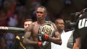Israel Adesanya à l'UFC en juin 2021