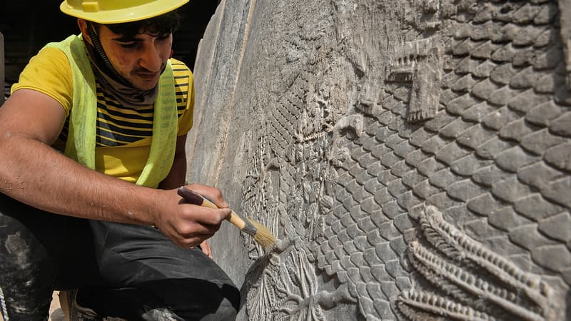 Irak: à Mossoul, des bas-reliefs assyriens vieux de 2700 ans découverts par des archéologues