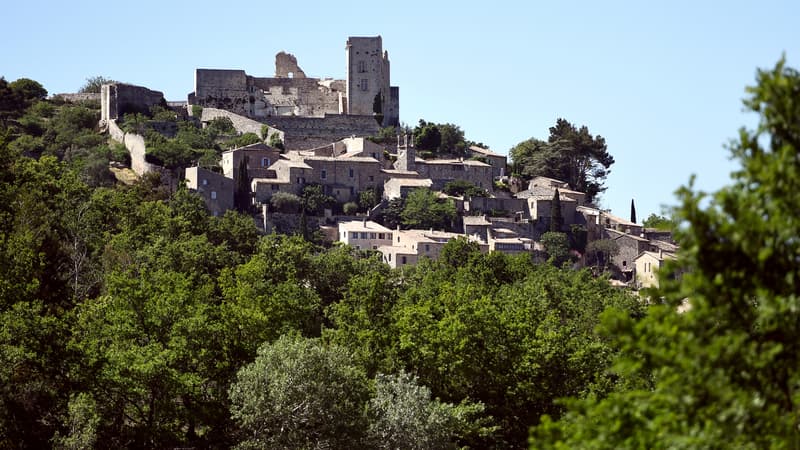 Une vingtaine de maisons de Pierre Cardin dans le village de Lacoste ont été vendues