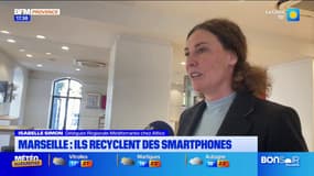 Marseille: un atelier pour réparer son smartphone testé dans une boutique de téléphonie de la Canebière