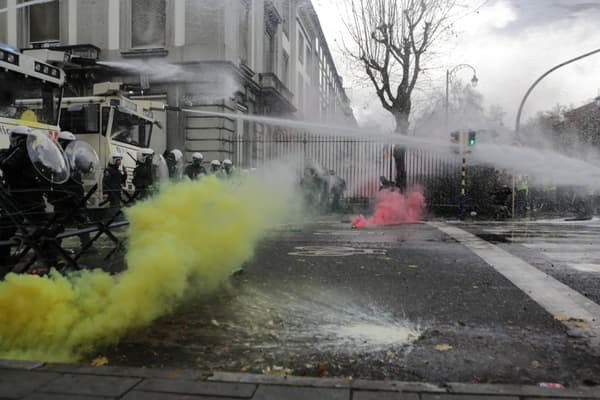 Les canons à eau de la police belge, à Bruxelles le 30 novembre 2018.