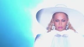Beyoncé se produisant aux MTV Video Music Awards, le 28 août 2016 au Madison Square Garden de New York.