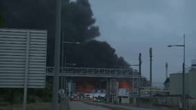Les sirènes retentissent dans 12 communes de l'agglomération de Rouen pour prévenir de l'incendie d'une usine classée Seveso