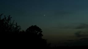Depuis quelques jours, Vénus et Jupiter sont visibles dans le ciel la nuit.