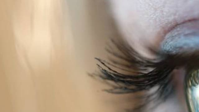 Savoir régler la luminosité de l'écran et faire des pauses limitent la fatigue visuelle.