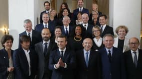 La photographie officielle du gouvernement Edouard Philippe, le 18 mai 2017 à Paris. 