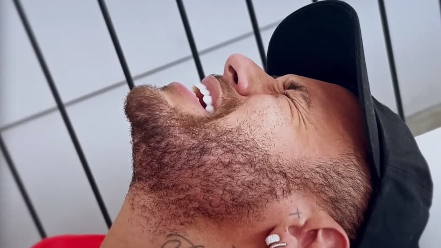 Os gritos de dor de Neymar durante o período de reabilitação após a operação do ligamento cruzado