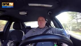 La dashcam d’un policier qui chante et danse sur du Taylor Swift (Shake it Off) 