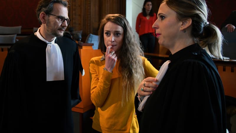La fille de Patricia Bouchon, Carlyne Bouchon lors de l'ouverture du procès à Toulouse le 14 mars 2019. 