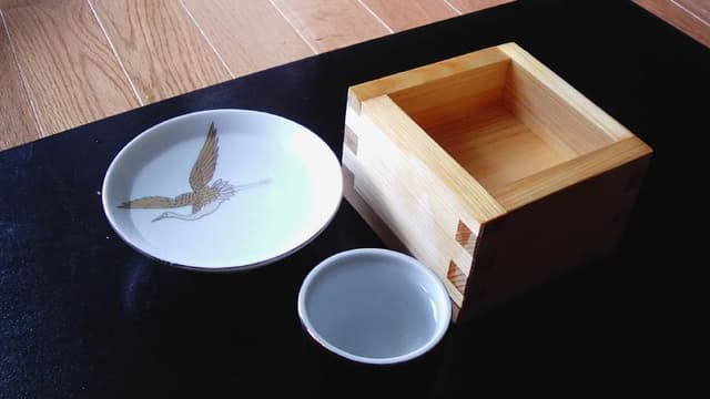 Un sakazuki en porcelaine. Ce qui attend probablement les futurs centenaires japonais