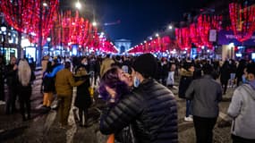 La plupart des contrevenants au non port du masque ont été verbalisés sur les Champs-Elysées dans la nuit de vendredi à samedi 1er janvier 2022.