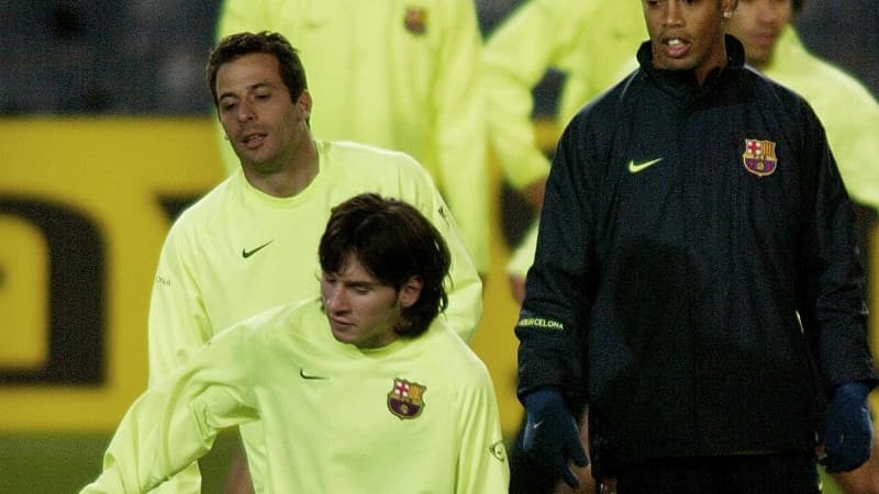 Ludovic Giuly et Lionel Messi, sous le regard de Ronaldinho