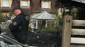 La maison du maire de L'Haÿ-les-Roses après une attaque à la voiture-bélier, le 2 juillet; 