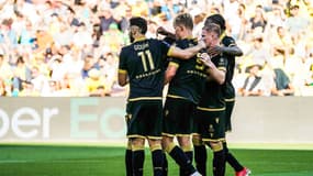 Les joueurs niçois célèbrent le but de Dolberg face à Nantes, le 12 septembre