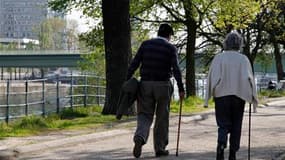 Des retraités en train de se promener. (Photo d'illustration)