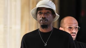 Le rappeur français Mohamed Sylla, alias MHD, lors de son procès et de celui de huit autres hommes pour un meurtre commis lors d'une rixe entre deux gangs rivaux à Paris en 2018, au Palais de Justice de Paris, le 4 septembre 2023.