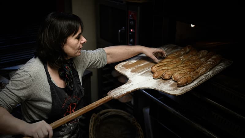 Aurélie Ribay est boulangère depuis deux ans à peine, dans le 10e arrondissement de Paris.