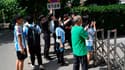 Des supporters attendent Messi devant son hôtel à Pékin le 9 juin 2023