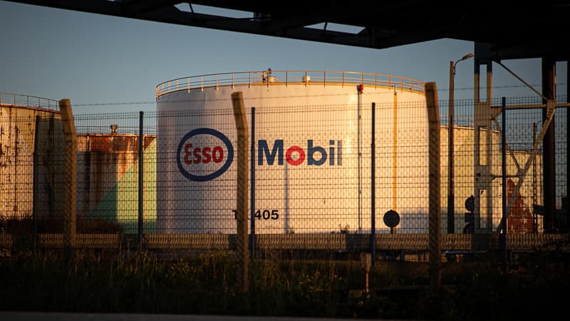 Le site d Esso ExxonMobil de Gravenchon Port Jerome Seine Maritime 1499297