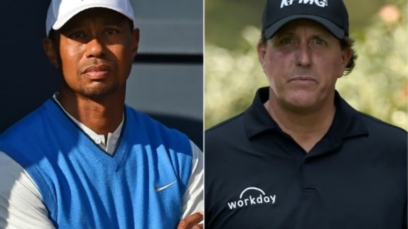Tiger Woods (g) à l'Open golf Championship à Carnoustie, en Ecosse, le 19 juillet 2018, et Phil Mickelson au WGC-Mexico Championship, le 3 mars 2018