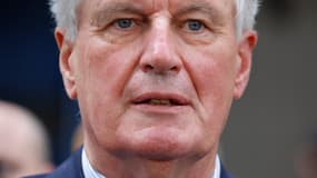 Le nouveau Premier ministre français, Michel Barnier, visite le siège du SAMU de Paris à l'hôpital Necker à Paris, pour sa première visite officielle depuis sa prise de fonctions, le 7 septembre 2024.
