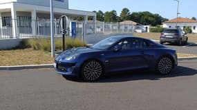 Direction la fourrière pour cette Alpine A110 flashée à 137 km/h par les gendarmes.